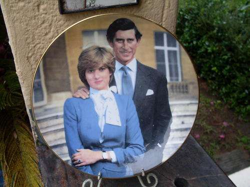 CROWN STAFFORDSHIRE DIANA & CHARLES LIMITED EDITION "ROYAL WEDDING" 1981 COLLECTOR'S PLATE