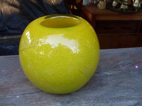 INCREDIBLE HUNK OF ART TYPE GLASS VASE (MURANO??) YELLOW WITH PATTERN. INTERESTING. HAS PONTIL MARK