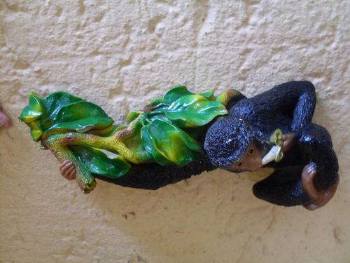 CHALKWARE VINTAGE?? BOSSONS LIKE WALL HANGING ORNAMENT, MONKEY WITH BANANA IN WITH FOLIAGE