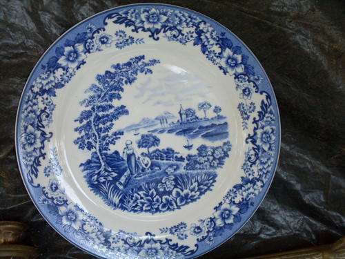 LOVELY BLUE & WHITE RURAL COUNTRY SCENE DEPICTED ON A WILLIAM & JAMES ENGLAND DECORATIVE WALL PLATE