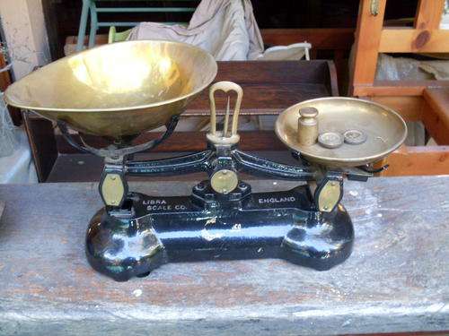 FABULOUS PERSONIFIED. ANTIQUE OR VINTAGE LIBRA SCALE CO ENGLAND CAST & BRASS SCALE COMPLETE!