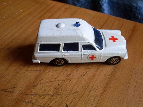 CORGI JUNIORS MERCEDES BENZ 2200 BINZ AMBULANCE MADE IN GREAT BRITAIN