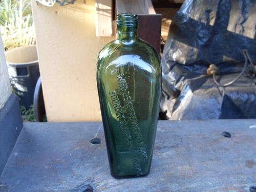 COLLECTABLE VINTAGE DE KUYPERS SQUARE FACE GREEN GIN BOTTLE
