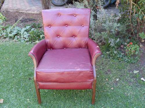 ABSOLUTELY SUPER LOOKING VINTAGE???  ARMCHAIR WITH NEW LUCIOUS MAROON PLEATHER BUTTON UPHOLSTERY FAB