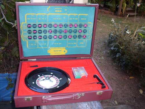 VINTAGE CASED ROULETTE SET