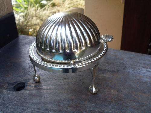 WORN SILVER PLATED THREE LEGGED BALL & CLAW SWIVEL HEAD BUTTER DISH WITH GLASS LINER MADE IN ENGLAND