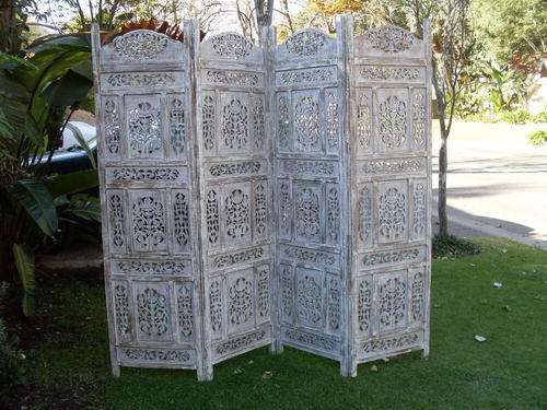 WOW, FRENCH PROVINCIAL OR SHABBY CHIC STYLE CARVED INDIAN SOLID WOOD.4 SECTIONED SCREEN. LEAF DETAIL