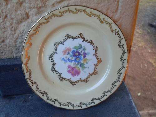 BEAUTIFUL AYNSLEY CAKE SIDE PLATE WITH GILT PATTERN AND FLORAL, DELICIOUS