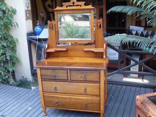 ABSOLUTELY DELIGHTFUL ARTS & CRAFTS ANTIQUE DRESSING TABLE WITH BEVELED MIRROR . STUNNING!!!
