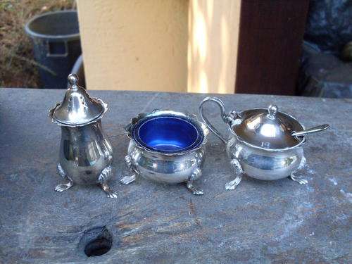 STUNNING & DELIGHTFUL SILVER PLATED CRUET SET (SALT, PEPPER & MUSTARD) ON TRIPOD FEET. ENGLAND