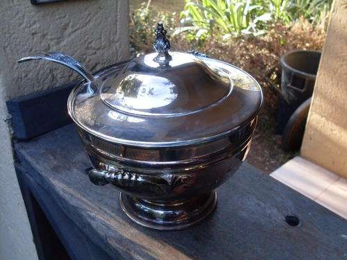 GORGEOUS SILVER PLATED SOUP TUREEN WITH KINGS PATTERN LADLE. WOW! STUNNING