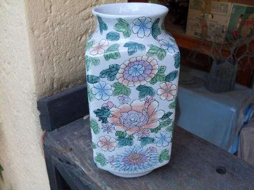 VERY DECORATIVE & USEFUL BELIEVED ORIENTAL (UNMARKED) CERAMIC VASE WITH PAINTED FLORAL DETAIL SUPER!