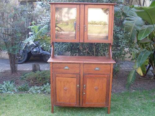 ABSOLUTELY STUNNING VINTAGE OREGON  KOSKAS WITH GLASSED TOP & KEY. WOW! CHECK IT OUT