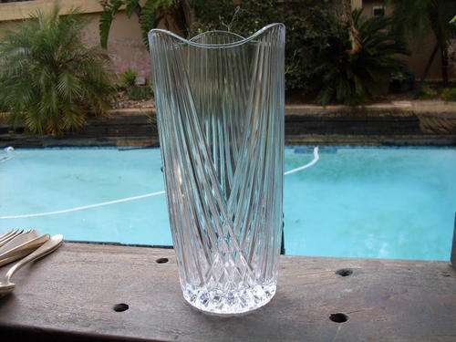 BEAUTIFUL LARGE LEAD CRYSTAL VASE SIMPLE STUNNING DESIGN. SIGNED ON THE UNDERSIGNED