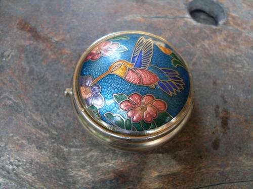 GORGEOUS CLOISONNE HUMMINGBIRD DESIGN VINTAGE??? HANDBAG OR POCKET ASHTRAY. CUTE!!!!