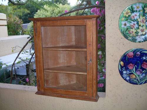 ABSOLUTELY GORGEOUS VINTAGE OREGON PINE CORNER CUPBOARD HAS LOCK KEYS AND TWO SHELVES