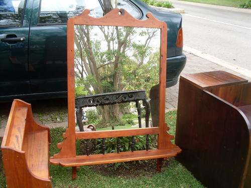 WOW!  A LARGE STUNNING WALL HANGING OREGON WOOD FRAMED MIRROR WITH SHELF PIECE, SPINDLE & OTHER DET