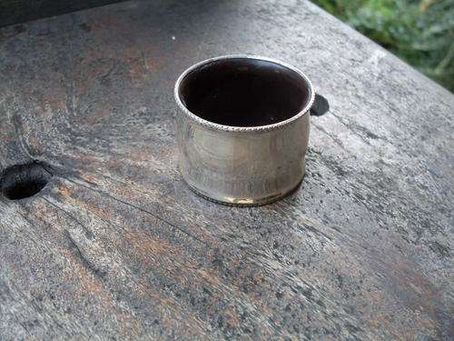 CLEARLY MARKED J COLLYER VINTAGE 1934? SILVER WITH BAKELITE INTERIOR NAPKIN / SERVIETTE RING HOLDER
