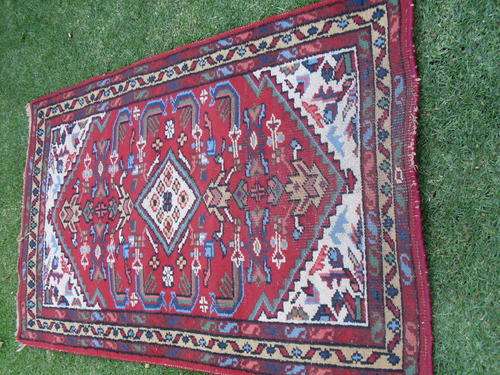 FOR YOUR SCRUTINY & ENJOYMENT A HAND KNOTTED PERSIAN TRIBAL HERIZ CARPET REDS GEOMETRIC BOLD PATTERN