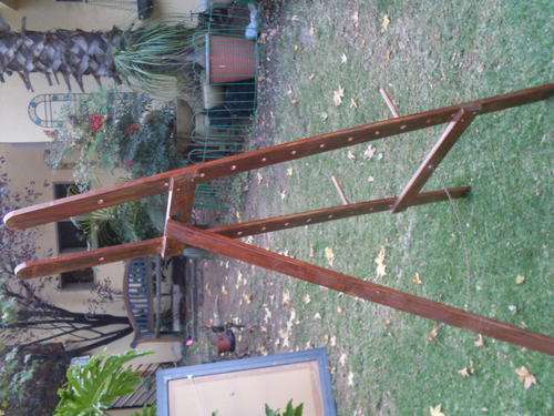 RUSTIC LOOK PINE WOOD ARTIST EASEL WITH ADUSTIBLE LEVELS