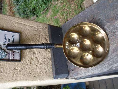 LOOKS VINTAGE? GUESSING IT IS SOME ESCARGOT (SNAIL) SERVING PIECE BRASS WOOD HANDLE