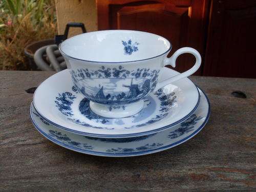 M DELFT BLAAU OUDE MOLEN FABRIEK BLUE & WHITE TRANSFER PRINT DUTCH SCENES TEA TRIO