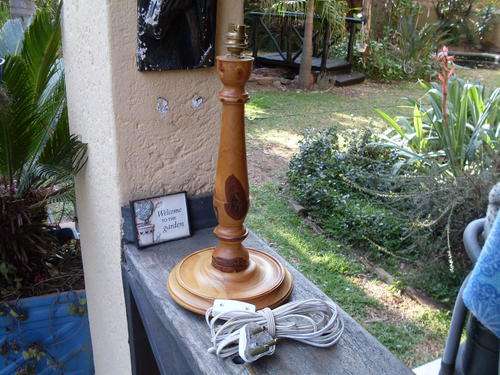 NICE KNOTTY TYPE OF A WOOD LAMP BASE (NEEDS SHADE)