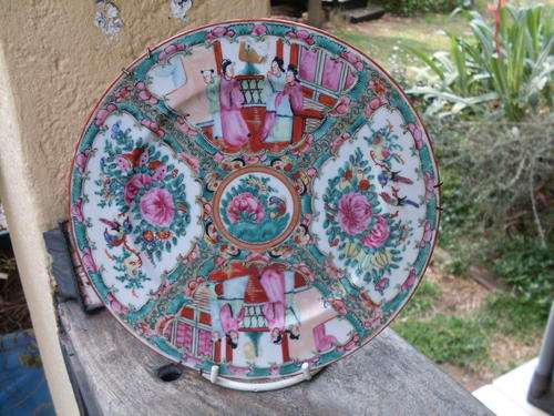 VINTAGE & BEAUTIFUL ORIENTAL SCENE (MIRRORED) HAND PAINTED CABINET DISPLAY PLATE 26.5CM