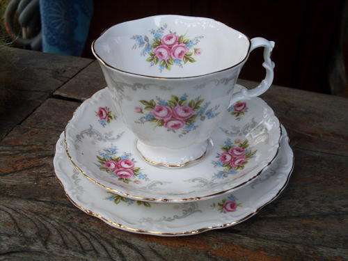 GORGEOUS AS EVER ROYAL ALBERT TRANQUILITY TEA TRIO ROSES & BLUE FLOWER SPRAYS