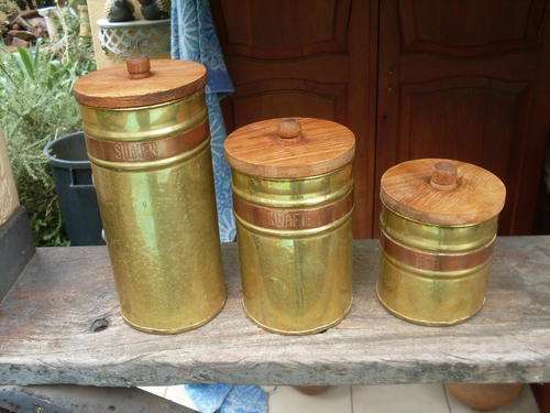 GORGEOUS SET 3 BEATEN BRASS & COPPER RINGED SUIKER, TEE (TEA)  & KOFFIE STORAGE CANNISTERS OAK LIDS