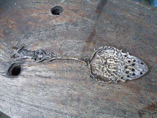 DUTCH SCENE HOLLAND SILVER PLATED CAKE SERVER WITH WINDMILL FINIAL (END PIECE)