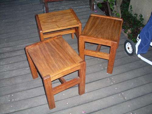 RATHER LOVELY SET OF THREE VINTAGE RETRO KIAAT FINISH SIDE TABLES. NICE!