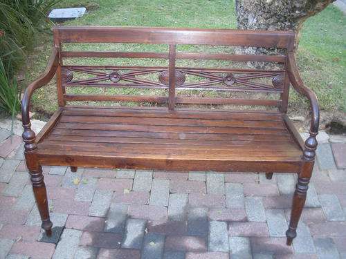 CONTEMPORARY!!! BEAUTIFUL SOLID WOO WITH CARVED DETAIL BENCH, NICELY TURNED LEGS, SUPER!