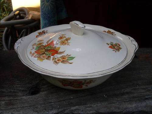 LOVELY VINTAGE  IMPERIAL WARE ENGLAND SERVING DISH WITH LID. SOME RAISED DETAIL AND AUTUMN LEAVES +