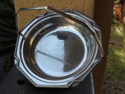 Vintage???YEOMAN silver plated biscuit/bread  serving dish/bowl/basket  with handle Nicely patterned