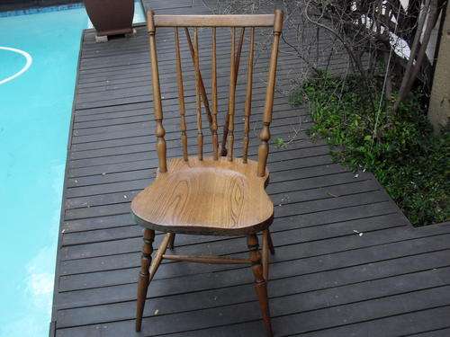 BEAUTIFUL SOLID WOOD, OAK SPINDLE BACK CHAIR