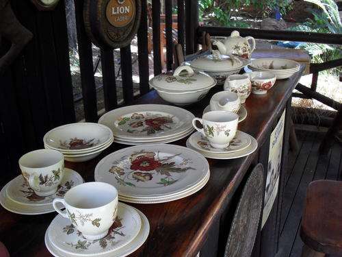 REDUCED!! VINTAGE 1943? CLARICE CLIFF FAIRLY COMPREHENSIVE DINNER SET REG NO. 840076 GEORGIAN SPRAY