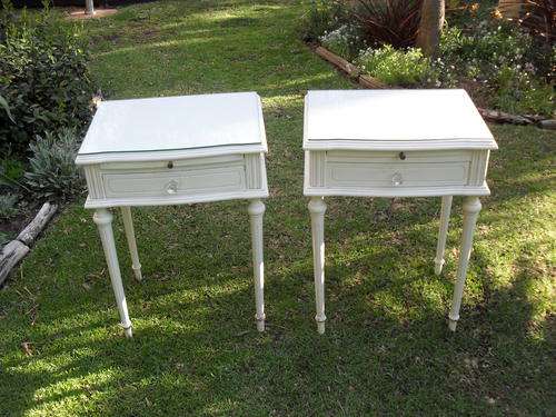 PAIR OF VINTAGE? & STYLISH BEDSIDE PEDESTAL TABLES. SOLID WOOD, FRENCH INFLUENCE? WHITE NICE DETAIL