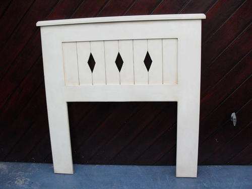 NICE SOLID AND STRONG SINGLE BED HEADBOARD WITH PATTERN.   CREAM OR IVORY WITH SUBTLE BROWN HUE