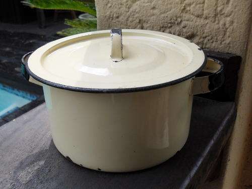 VERY WELL USED (AND LOVED?) VINTAGE??  ENAMEL COOKING POT WITH LID CREAM WITH BLACK RIM