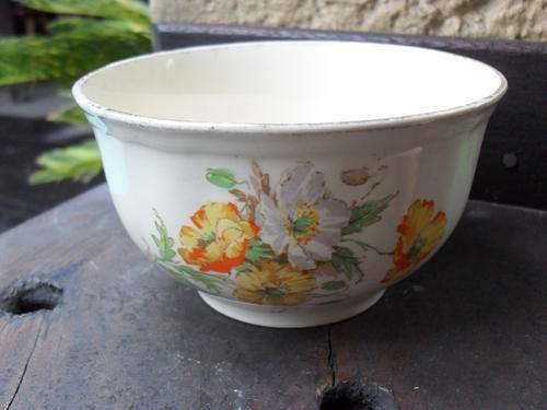 VINTAGE ALFRED MEAKIN CREAM, FLORAL AND GILT SUGAR OR SLOT BOWL