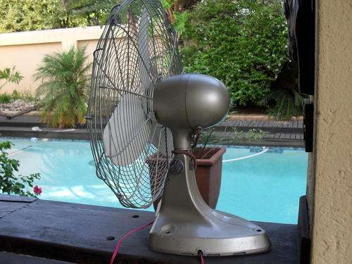VINTAGE GEC (GENERAL ELECTRIC COMPANY) ENGLAND METAL BULLET SHAPE 16"FAN WORKS PERFECTLY!!