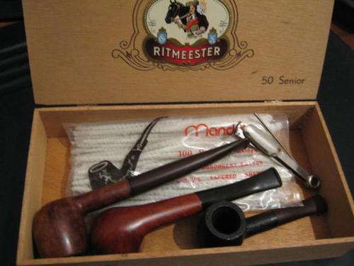 Set of 3 pipes, with cleaning tool, pipe cleaners and cedar cigar box