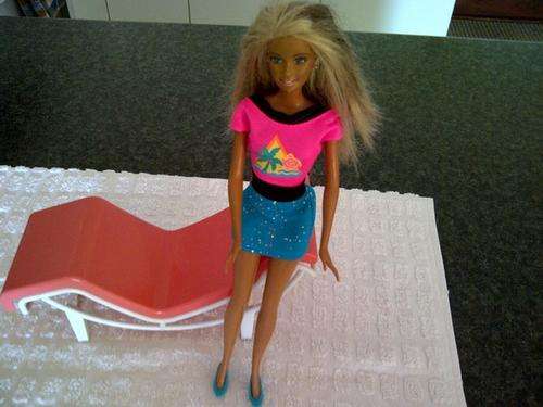 Barbie 1998 Made by Mattel (CHAIR NOT INCLUDED)