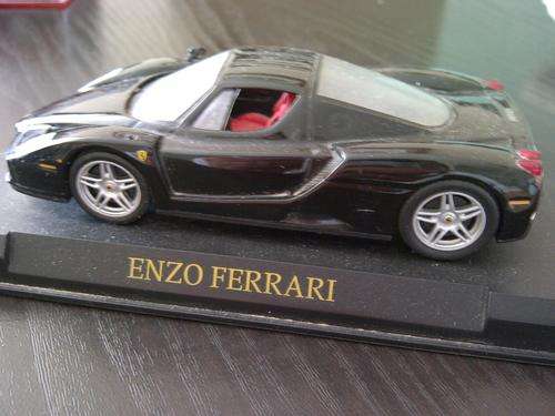 Enzo ferrari (missing side mirror)