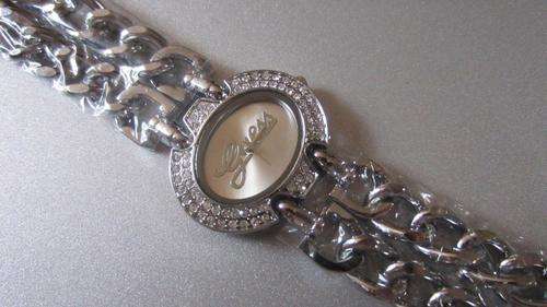 GUESS LADIES WATCH - WHITE OVAL DIAMOND FACE!!!