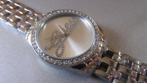GUESS LADIES WATCH - WHITE ROUND DIAMOND FACE!!!