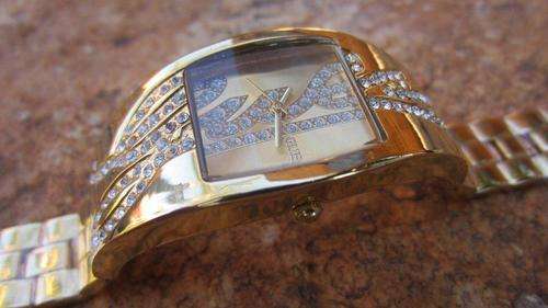 GUESS GOLD BANGLE LADIES WATCH - LATEST ARRIVAL!!!!