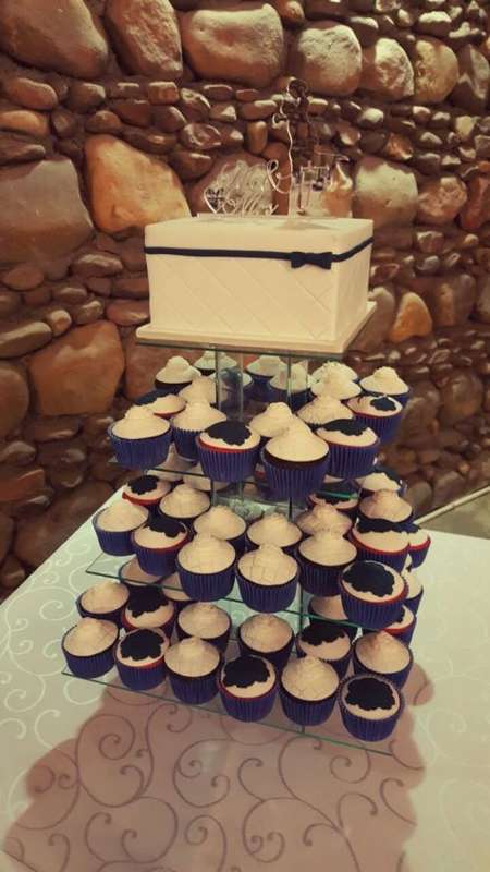 4 Tier Square Cake/Cupcake Stand + FREE Cake Stand