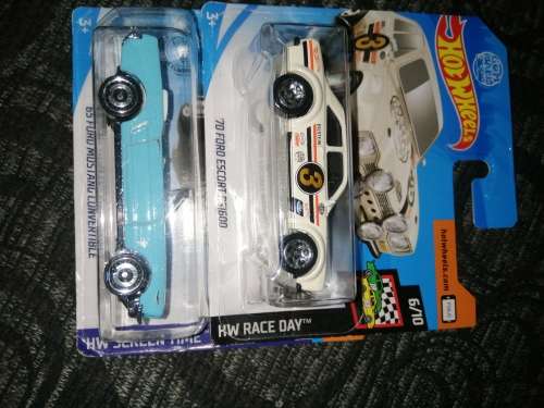 Hot Wheels - Ford Escort RS1600 (Cream) and 65 Ford Mustang Convertible (Blue)